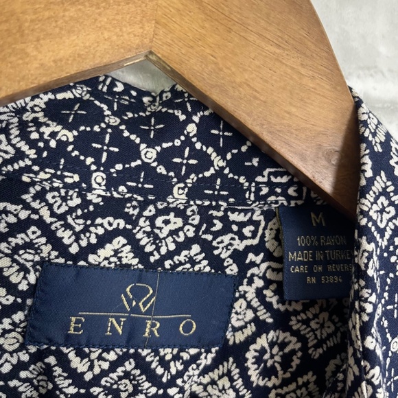 Enro Navy Blue Hawaiian Tribal Print Button up Camp Shirt Mens Medium 100% Rayon - Picture 3 of 6